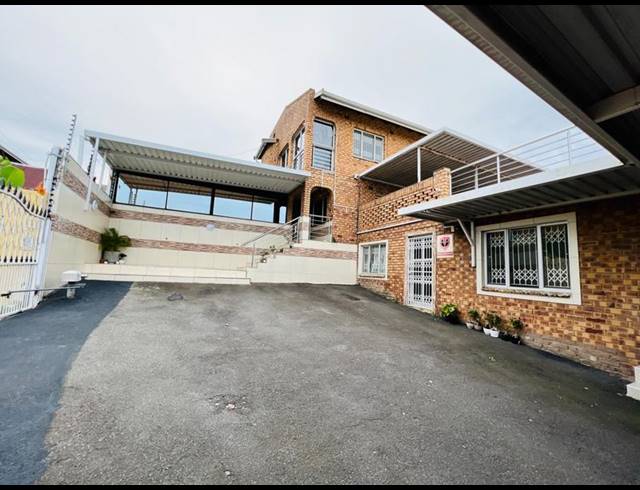 6 BEDROOM HOUSE FOR SALE IN MOORTON